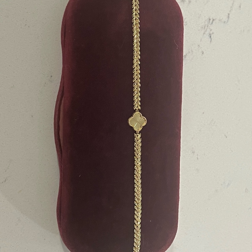 18K Solid Gold Clover Link Bracelet - Picture 6 of 8